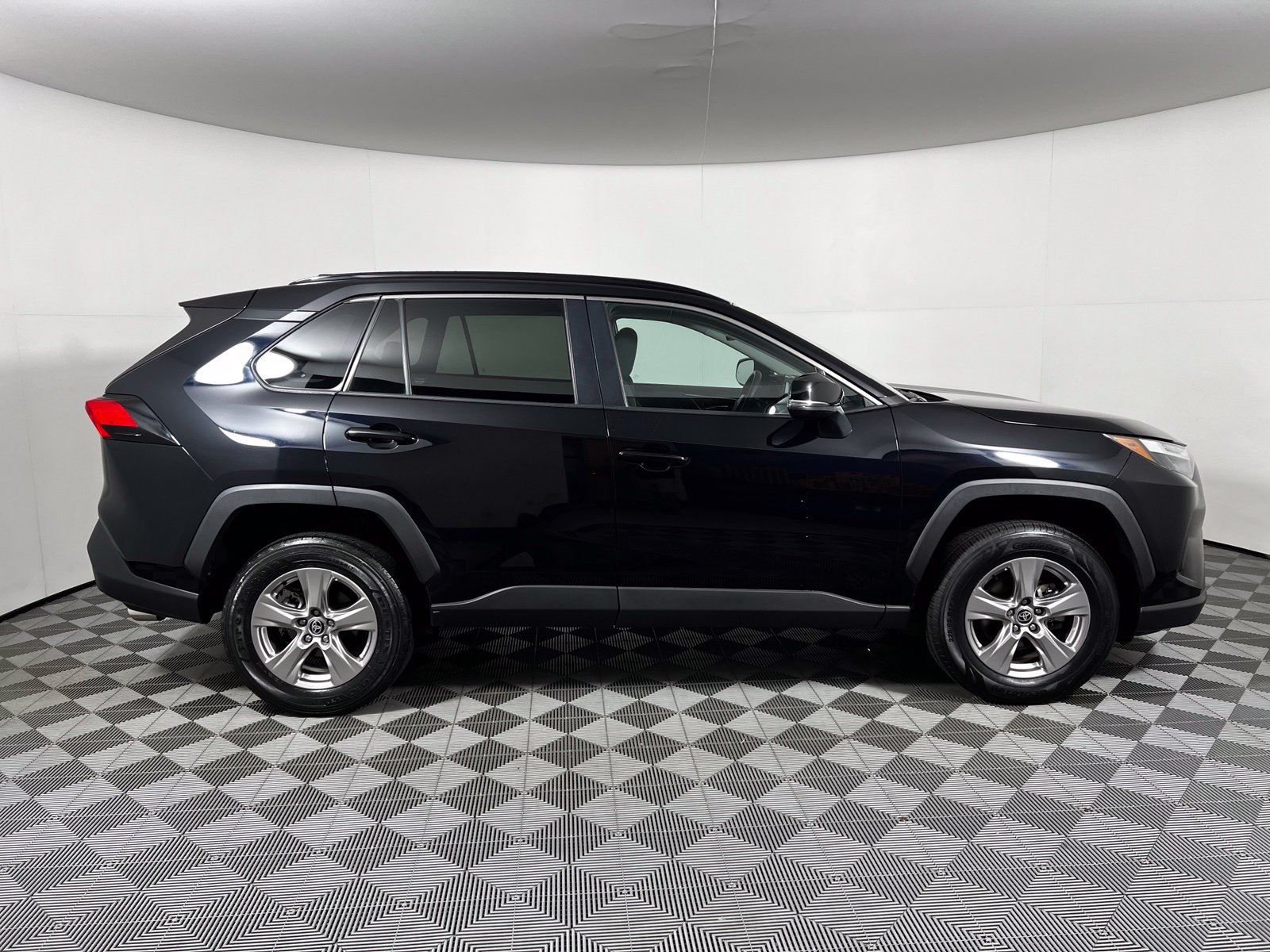 Certified 2022 Toyota RAV4 XLE FWD image 4