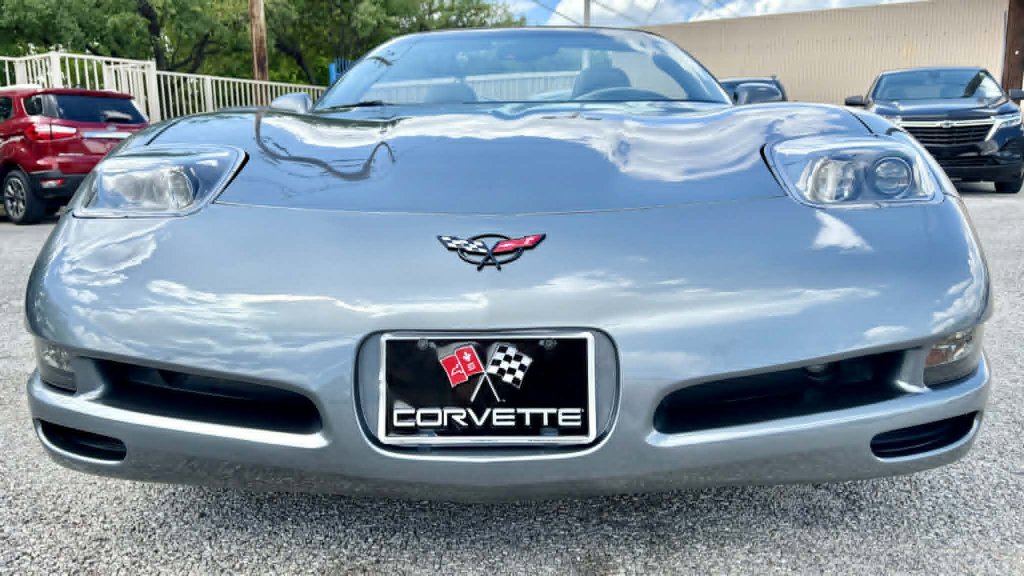 Used 2004 Chevrolet Corvette Convertible image 2