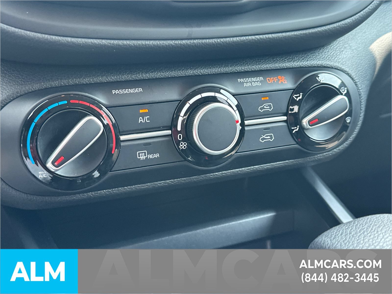 Used 2025 Kia Soul LX w/ LX Technology Package FWD image 32
