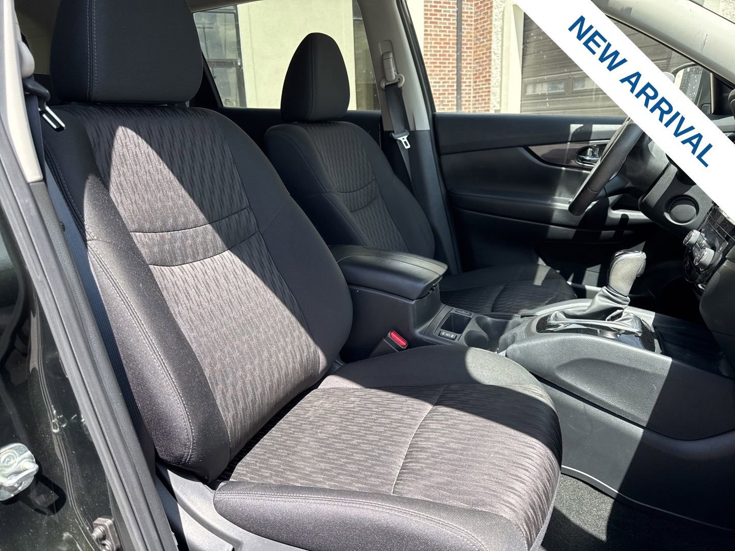 Used 2020 Nissan Rogue SV image 9