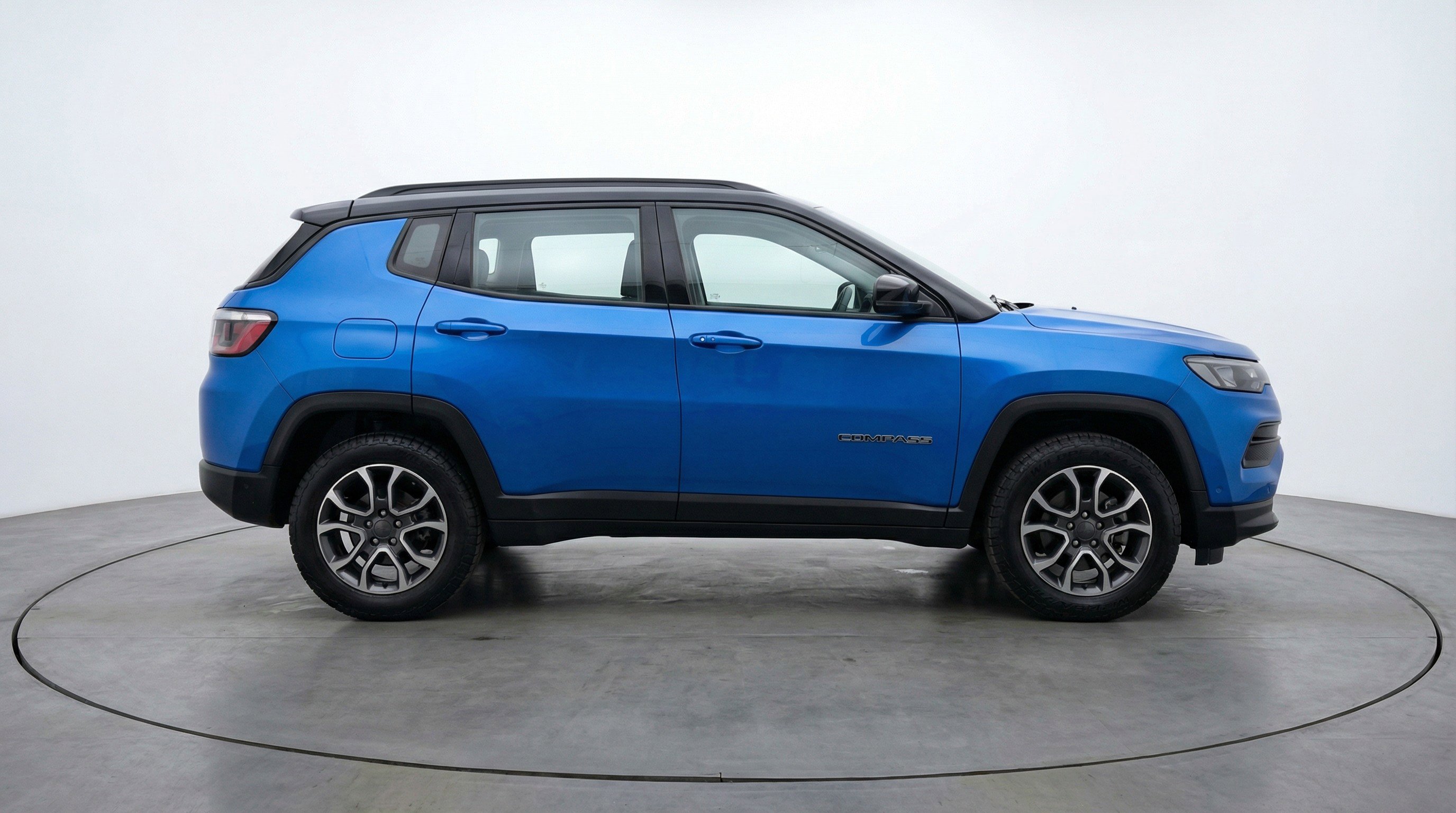 Used 2025 Jeep Compass Trailhawk image 11