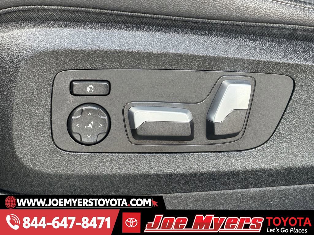 Used 2020 BMW X7 xDrive40i w/ Cold Weather Package image 29