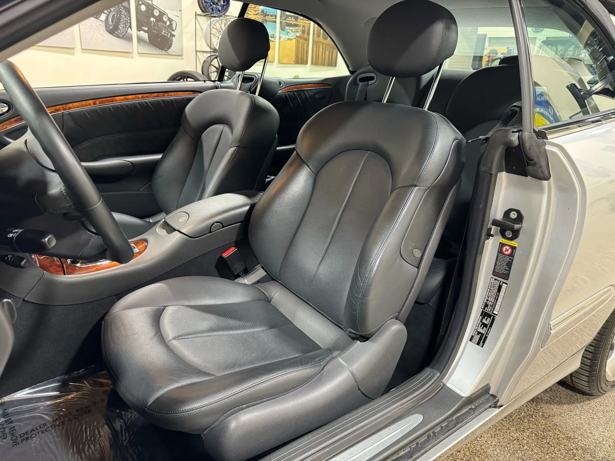 Used 2005 Mercedes-Benz CLK 320 Cabriolet image 45