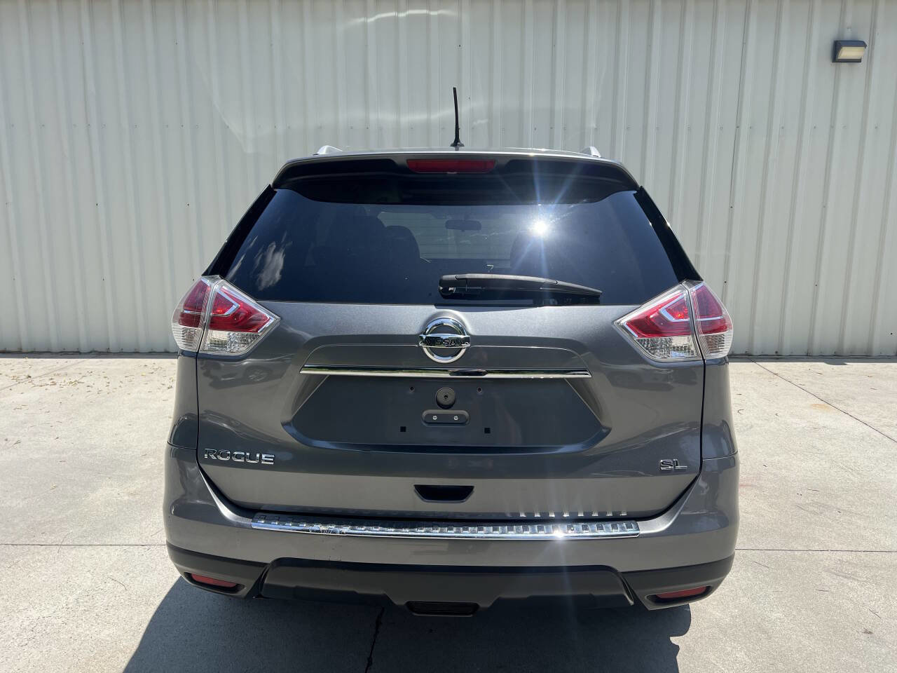 Used 2016 Nissan Rogue SL w/ SL Premium Package image 4