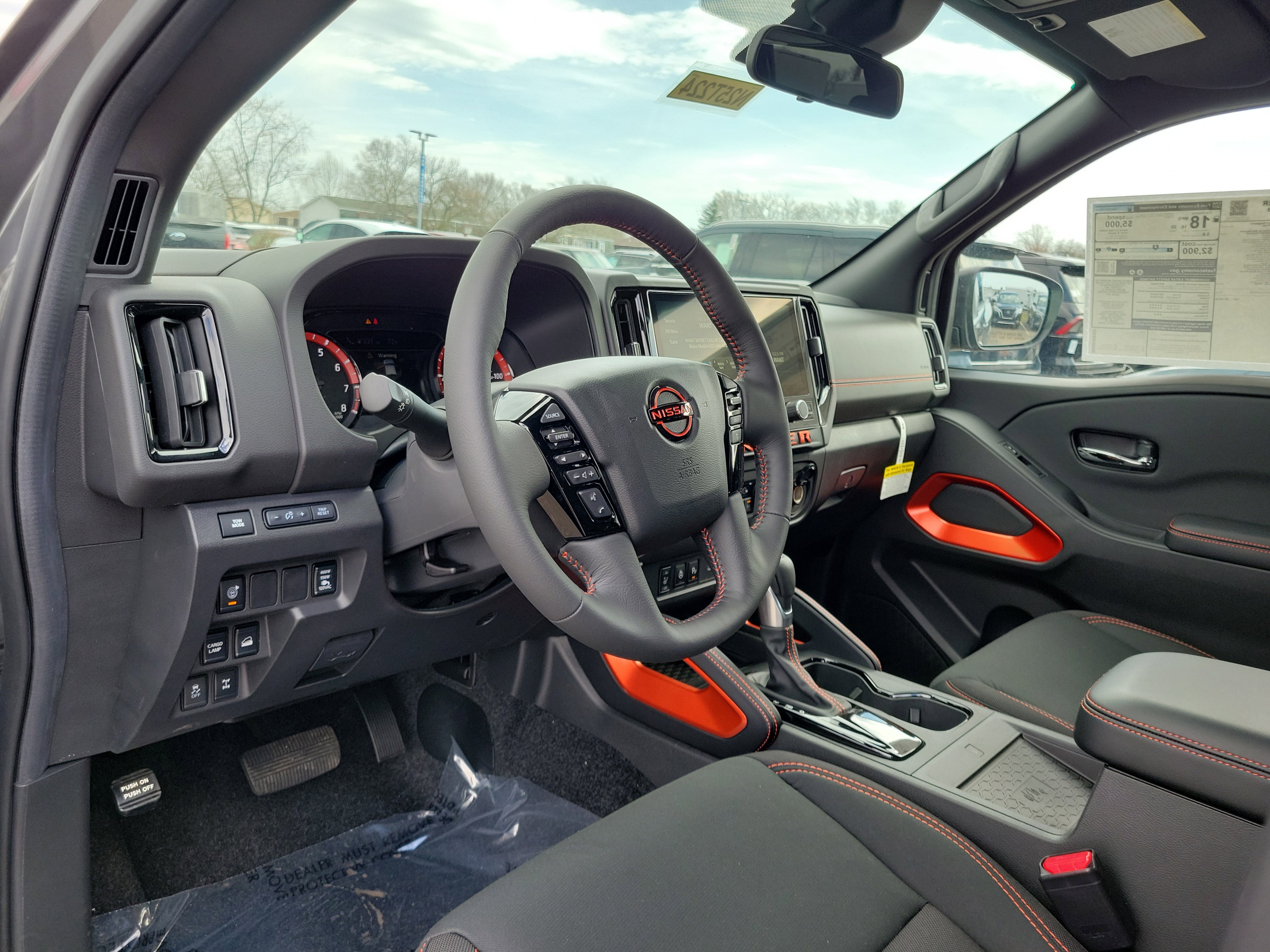 Used 2025 Nissan Frontier PRO-4X w/ Pro Convenience Package AWD/4WD image 19