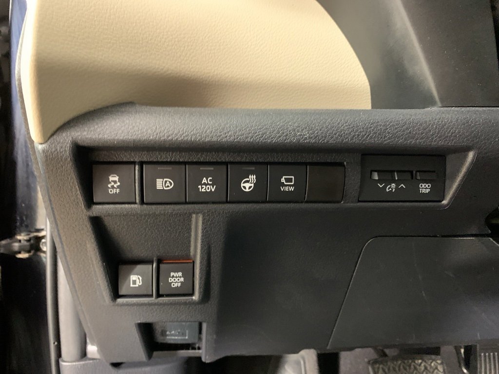 Used 2021 Toyota Sienna Platinum image 18