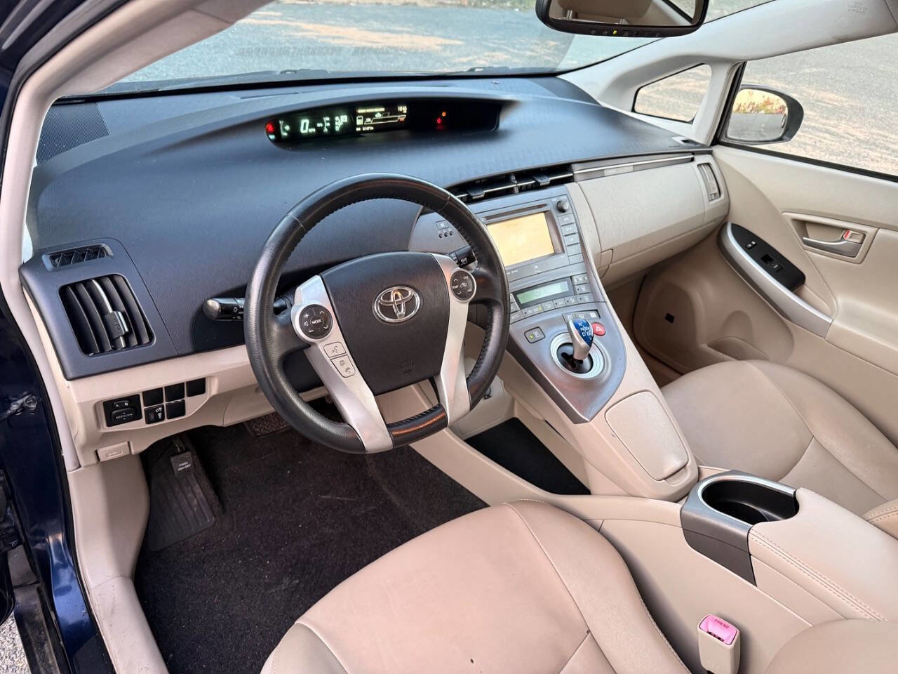 Used 2013 Toyota Prius Four image 9