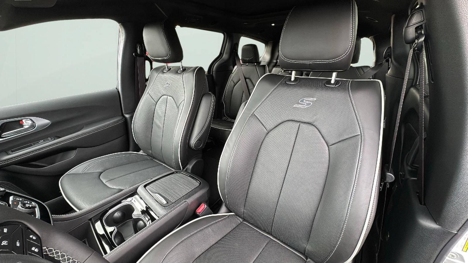 New 2026 Chrysler Pacifica Limited w/ S Appearance Package FWD image 13