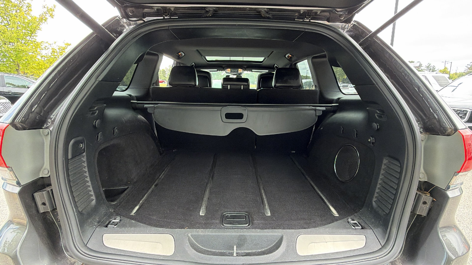 Used 2014 Jeep Grand Cherokee Overland w/ Advanced Technology Group RWD image 13