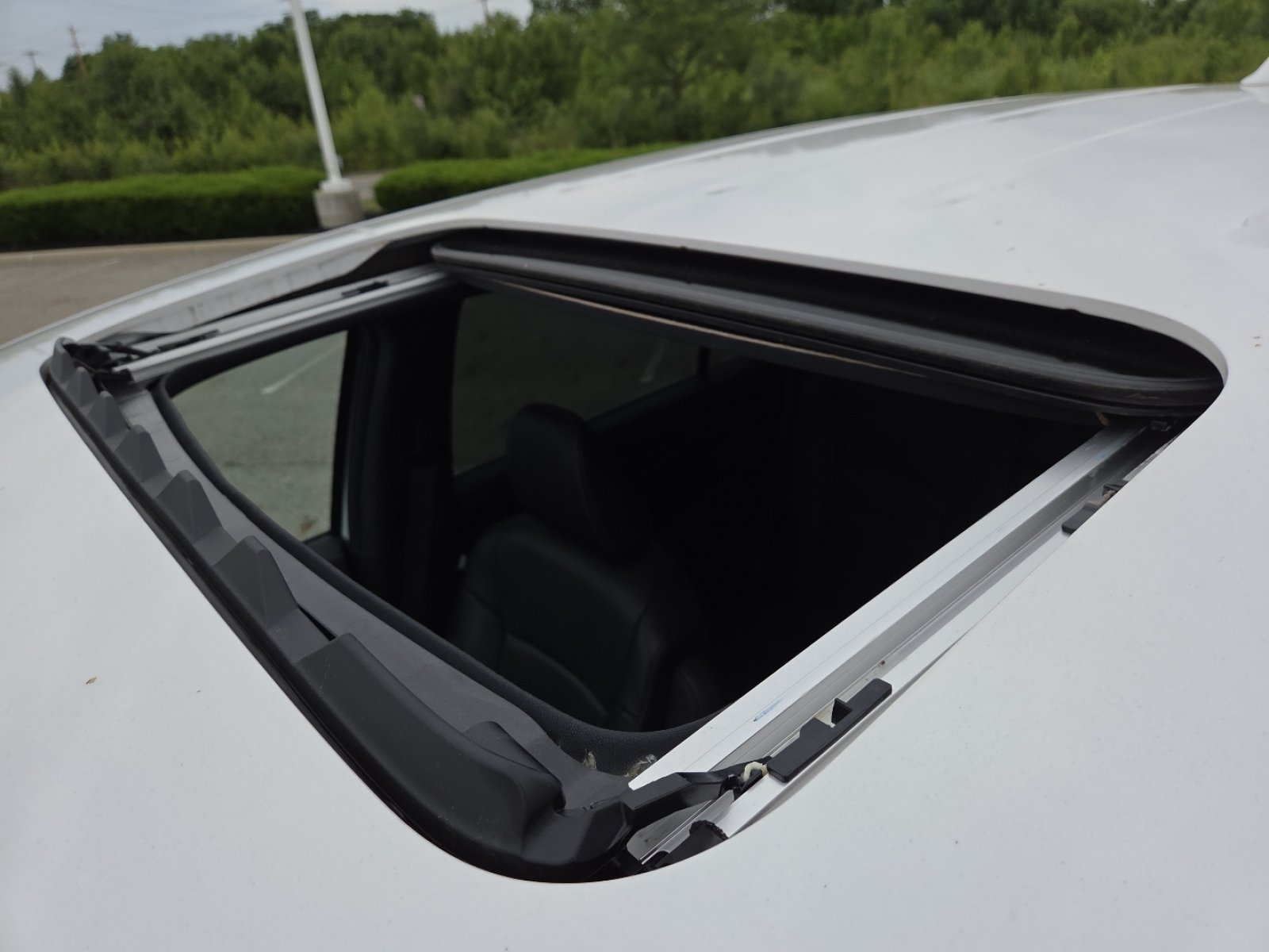 Used 2023 Honda Passport EX-L image 4