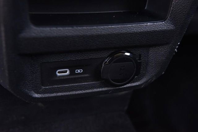 Used 2023 Volkswagen Tiguan SE w/ Panoramic Sunroof Package image 23