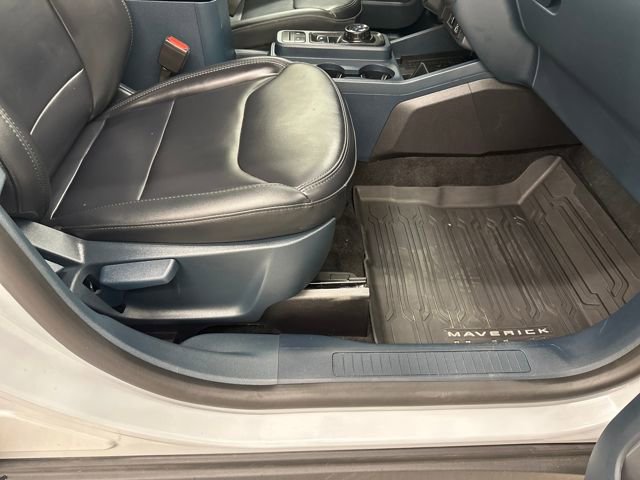 Certified 2025 Ford Maverick Lariat w/ Black Appearance Package image 11