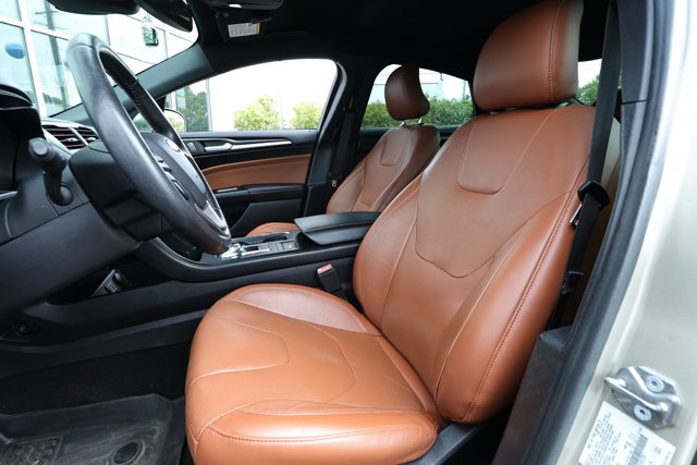Used 2019 Ford Fusion Energi Titanium FWD image 25