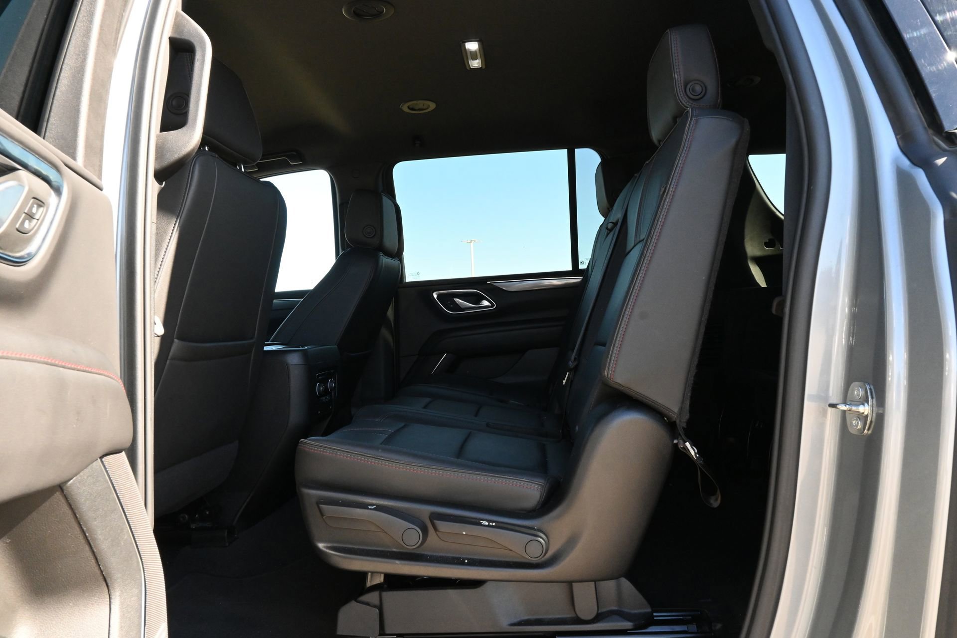 Used 2024 Chevrolet Suburban RST image 20
