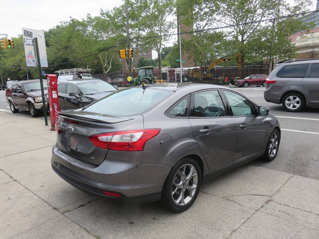 Used 2014 Ford Focus SE w/ Equipment Group 201A FWD image 4
