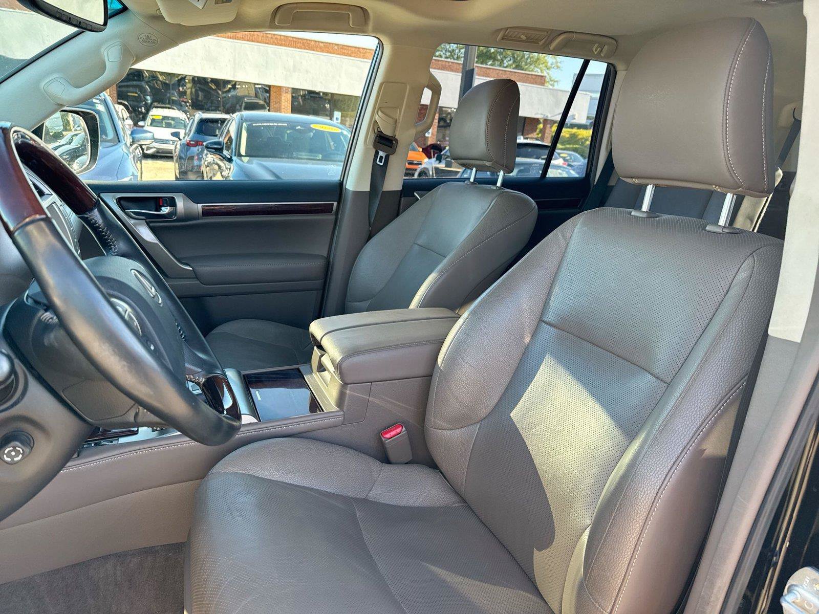 Used 2019 Lexus GX 460 Premium AWD/4WD image 3