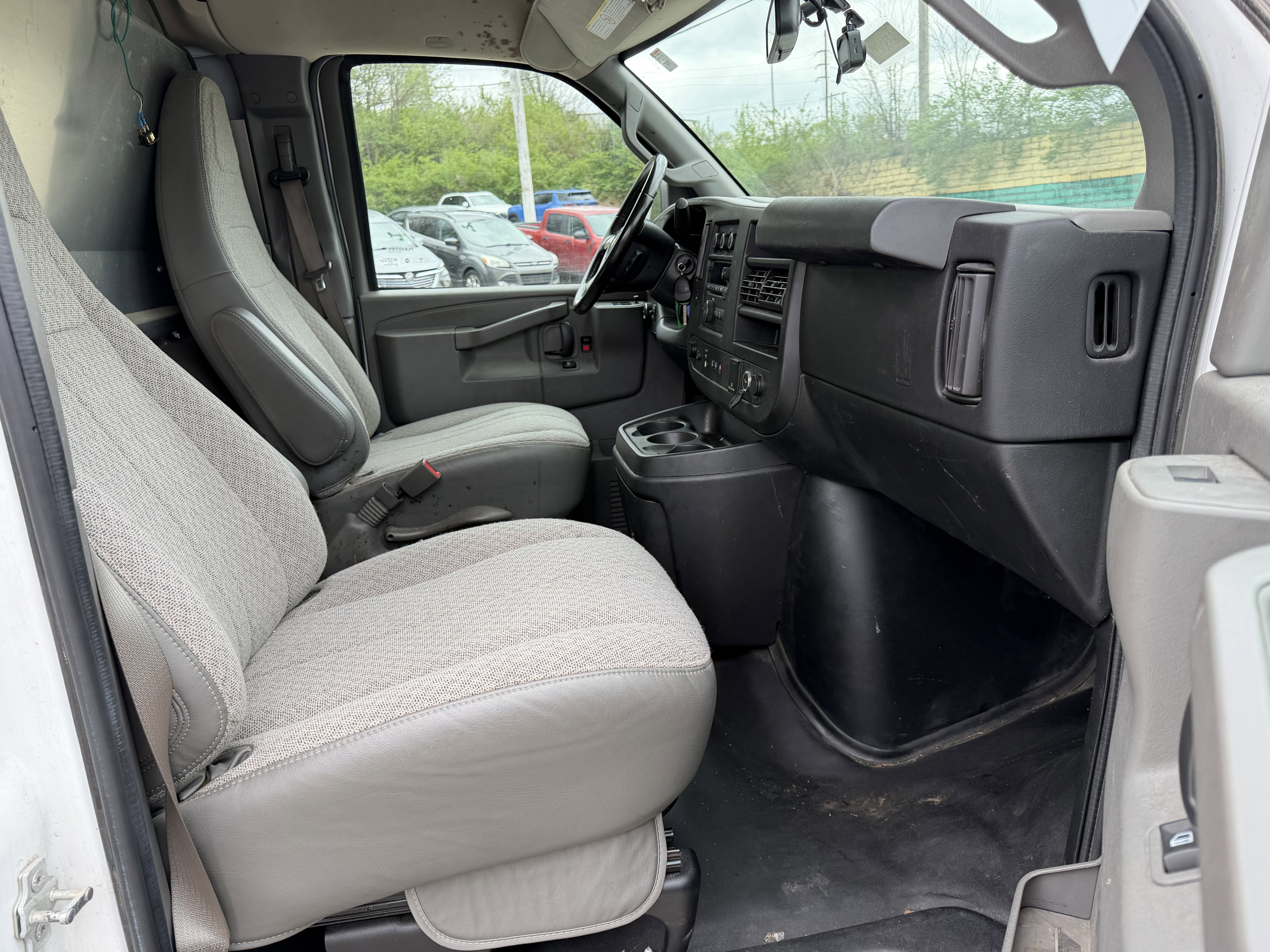 Used 2018 Chevrolet Express 2500 w/ Driver Convenience Package image 12