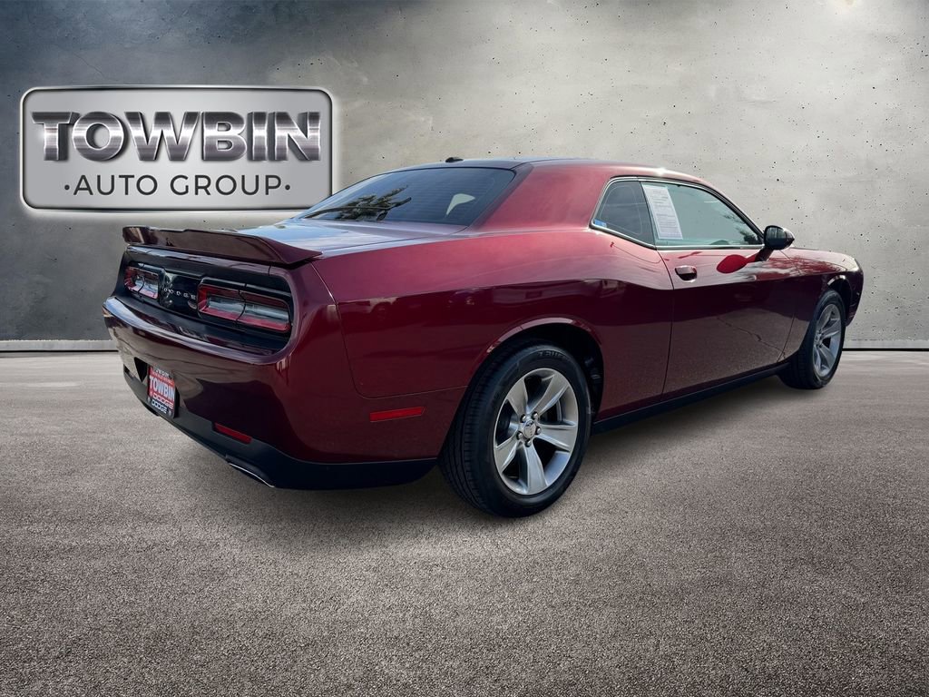 Used 2019 Dodge Challenger SXT image 4