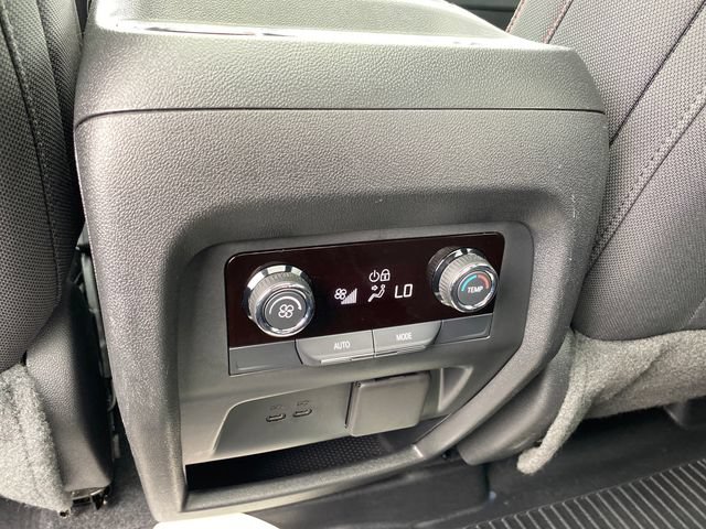 Certified 2024 Chevrolet Traverse Z71 w/ LPO, Floor Liner Package AWD/4WD image 21