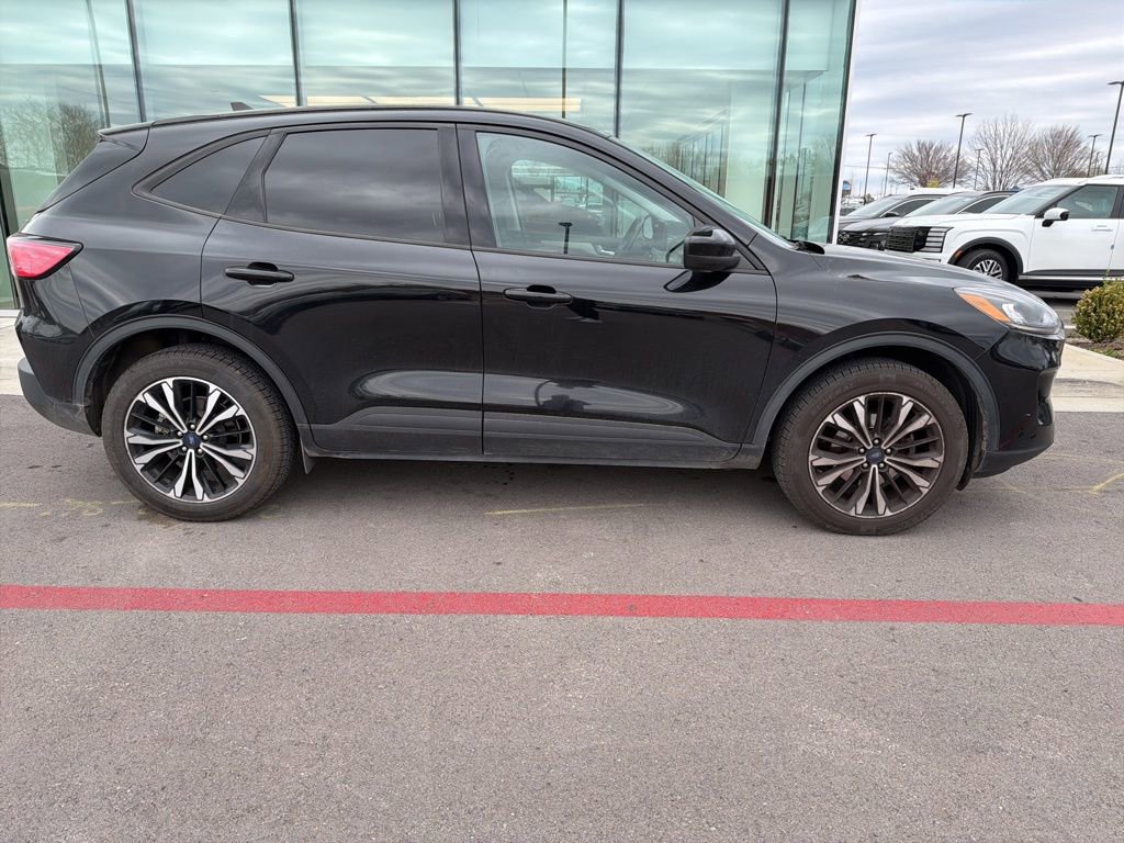 Used 2021 Ford Escape SE w/ SE Sport Appearance Package image 7