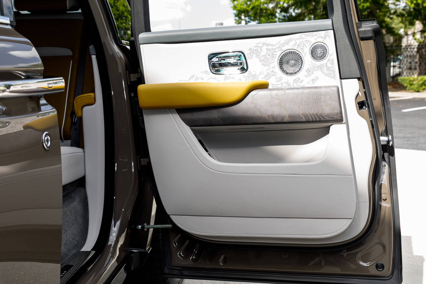 Certified 2025 Rolls-Royce Cullinan AWD/4WD image 34