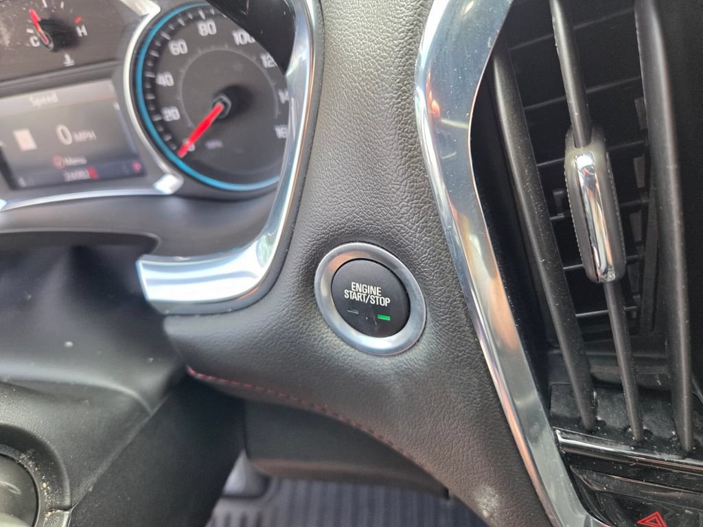 Used 2023 Chevrolet Traverse RS FWD image 30