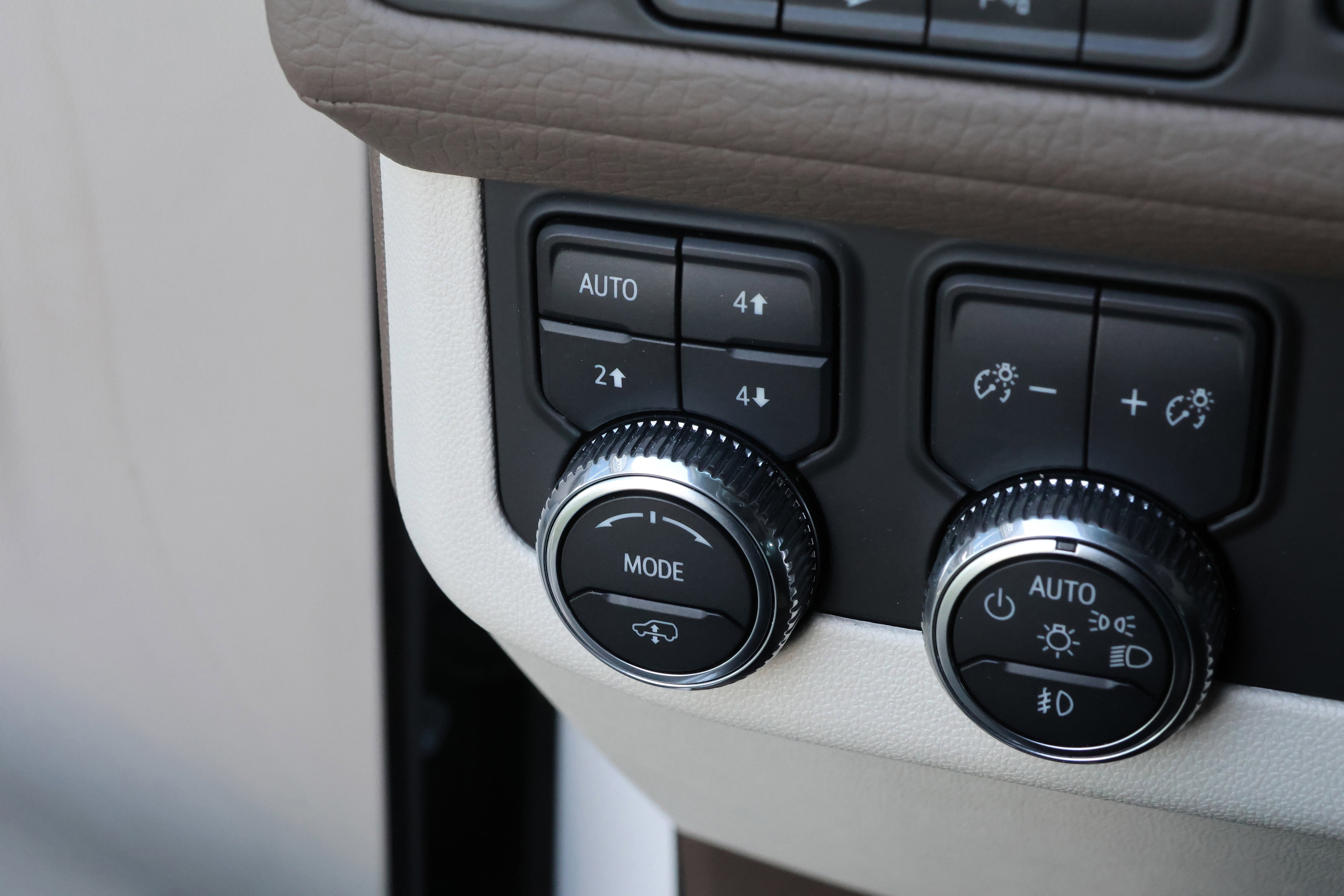 Used 2024 GMC Yukon XL Denali w/ Denali Reserve Package image 17