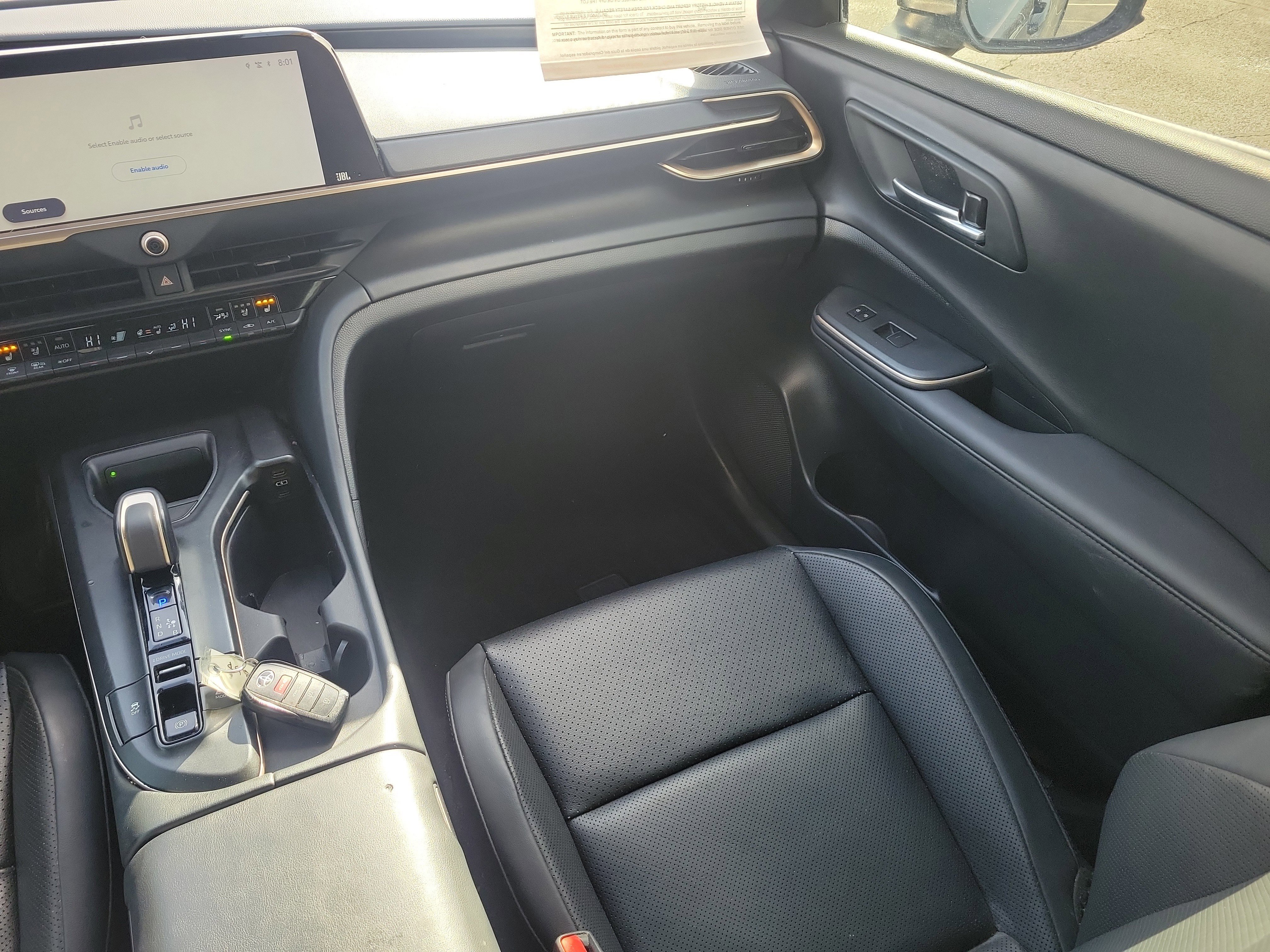 Used 2023 Toyota Crown Limited image 12