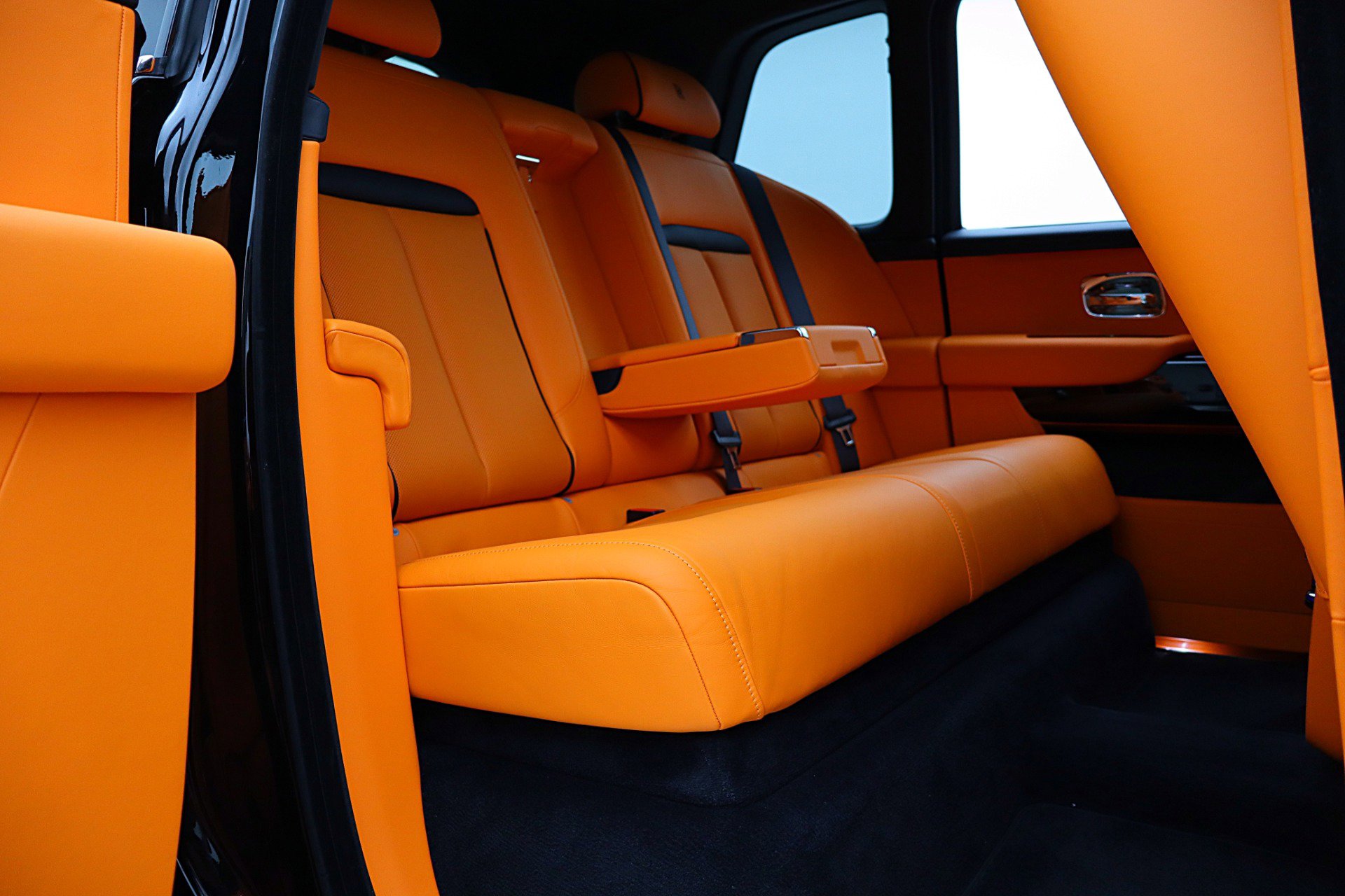 Used 2022 Rolls-Royce Cullinan AWD/4WD image 38