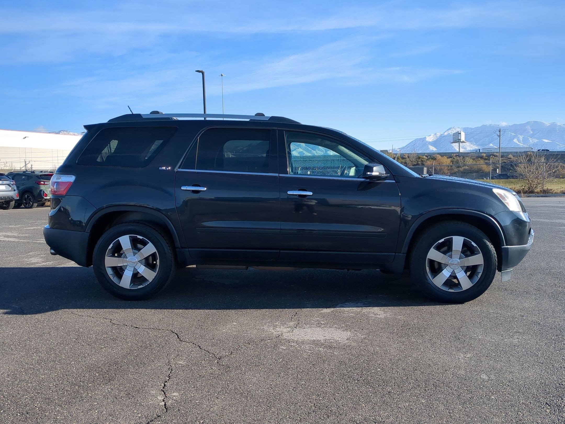 Used 2011 GMC Acadia SLT image 2