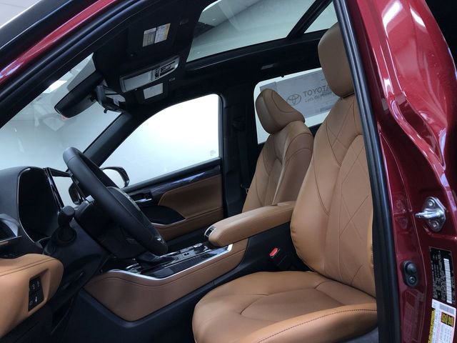 New 2026 Toyota Highlander Platinum image 18