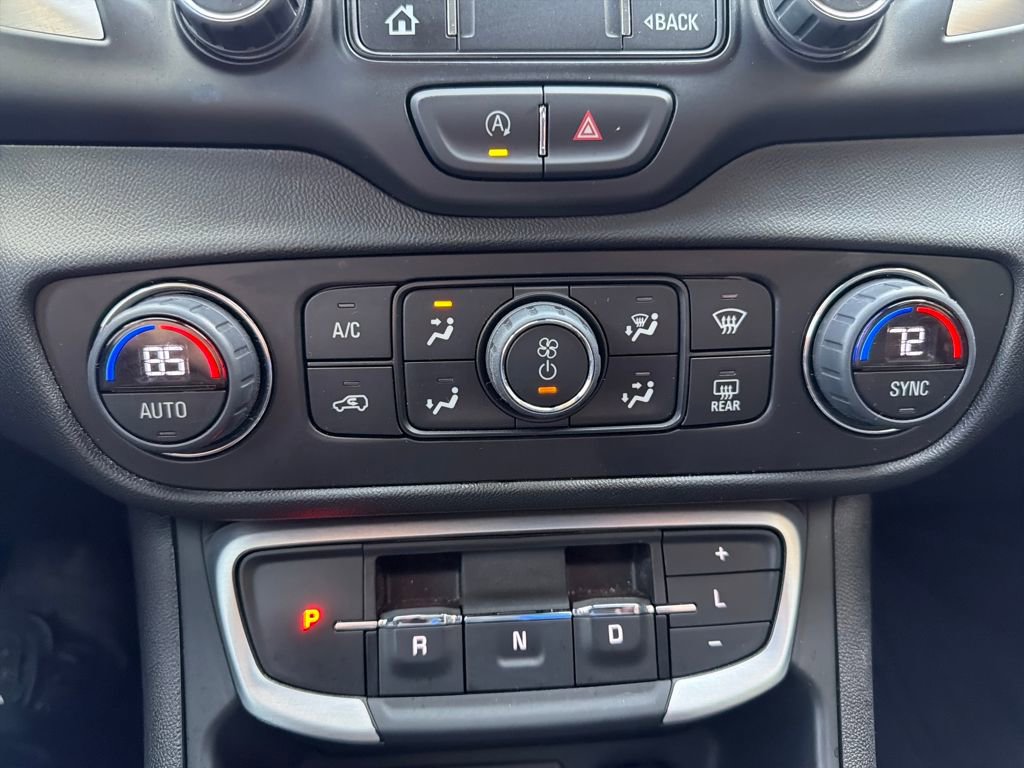 Used 2024 GMC Terrain SLT w/ Tech Package image 30