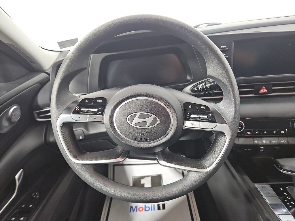 Certified 2025 Hyundai Elantra Hybrid FWD image 16