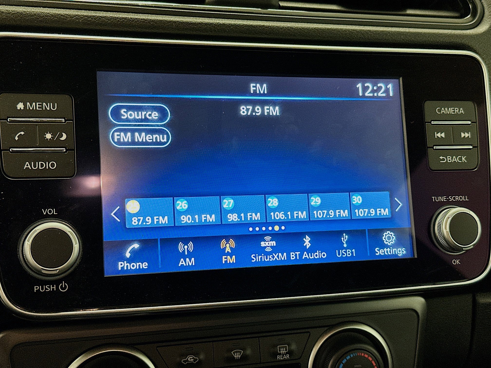 Used 2025 Nissan Leaf S image 21