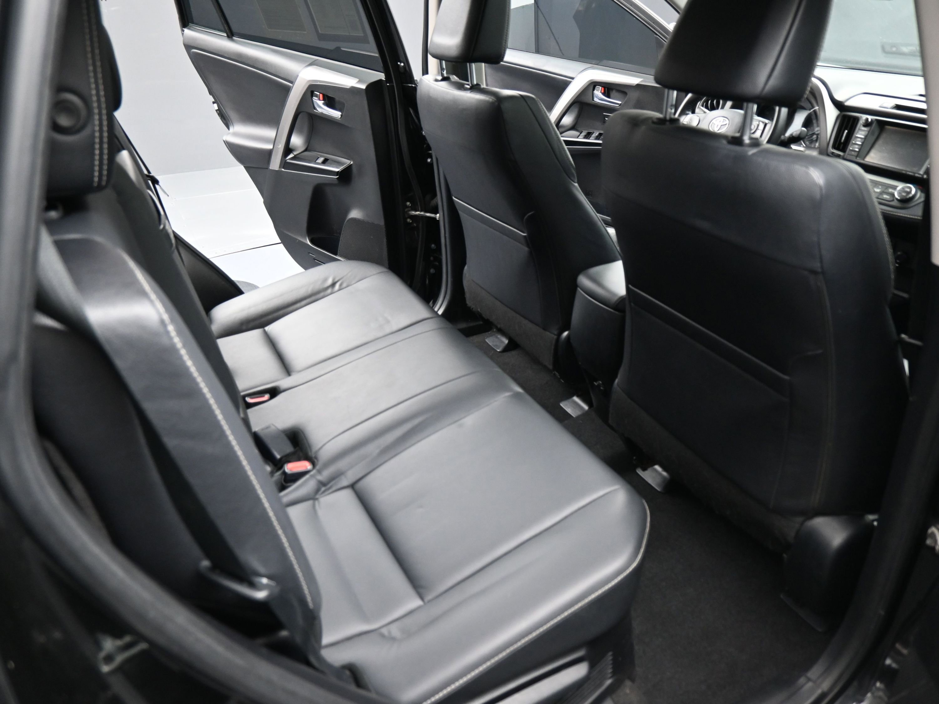 Used 2016 Toyota RAV4 Limited AWD/4WD image 19