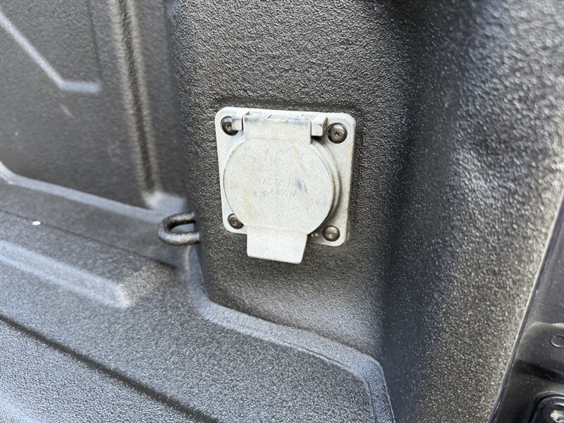 Used 2024 GMC Sierra 2500 AT4 w/ AT4 Preferred Package AWD/4WD image 32