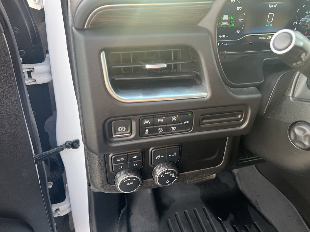 Used 2022 Chevrolet Suburban Z71 w/ Luxury Package image 12