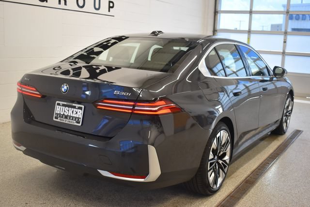 New 2027 BMW 530i xDrive w/ Premium Package AWD/4WD image 4