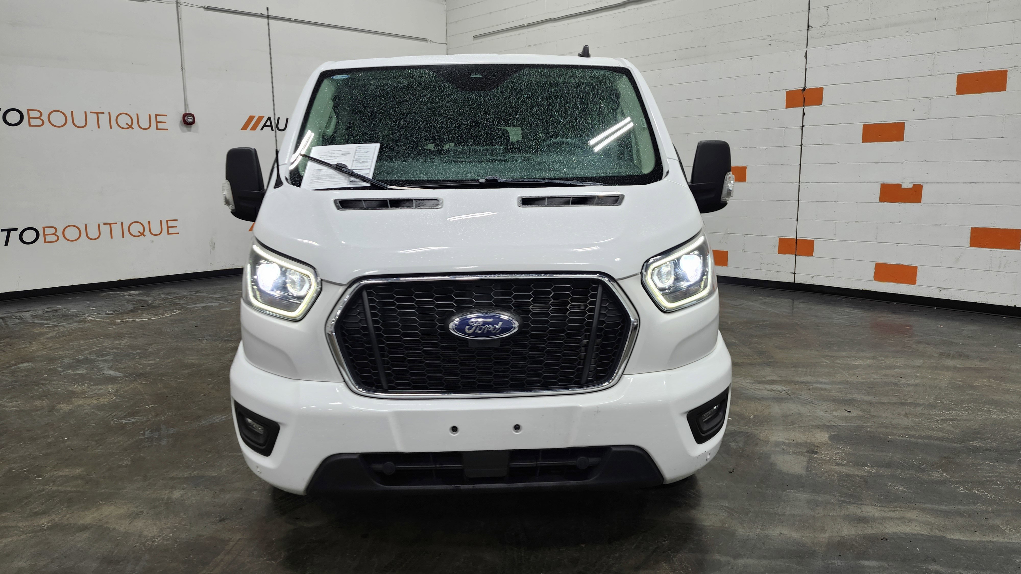 Used 2023 Ford Transit 350 XLT image 12