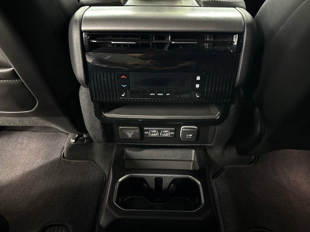 Used 2025 Jeep Wagoneer Series II AWD/4WD image 14