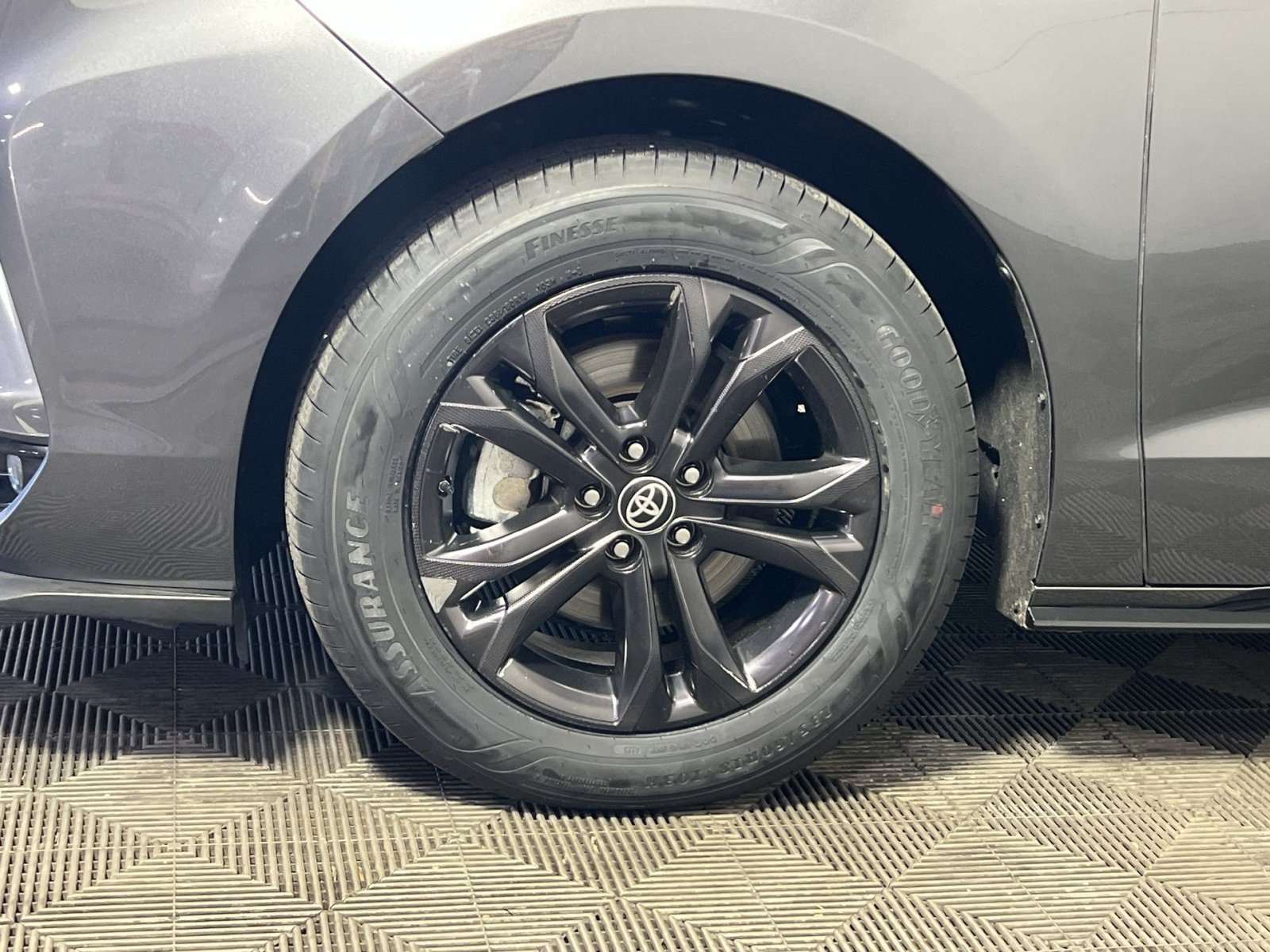 Used 2025 Toyota Sienna XSE w/ XSE Plus Package AWD/4WD image 13