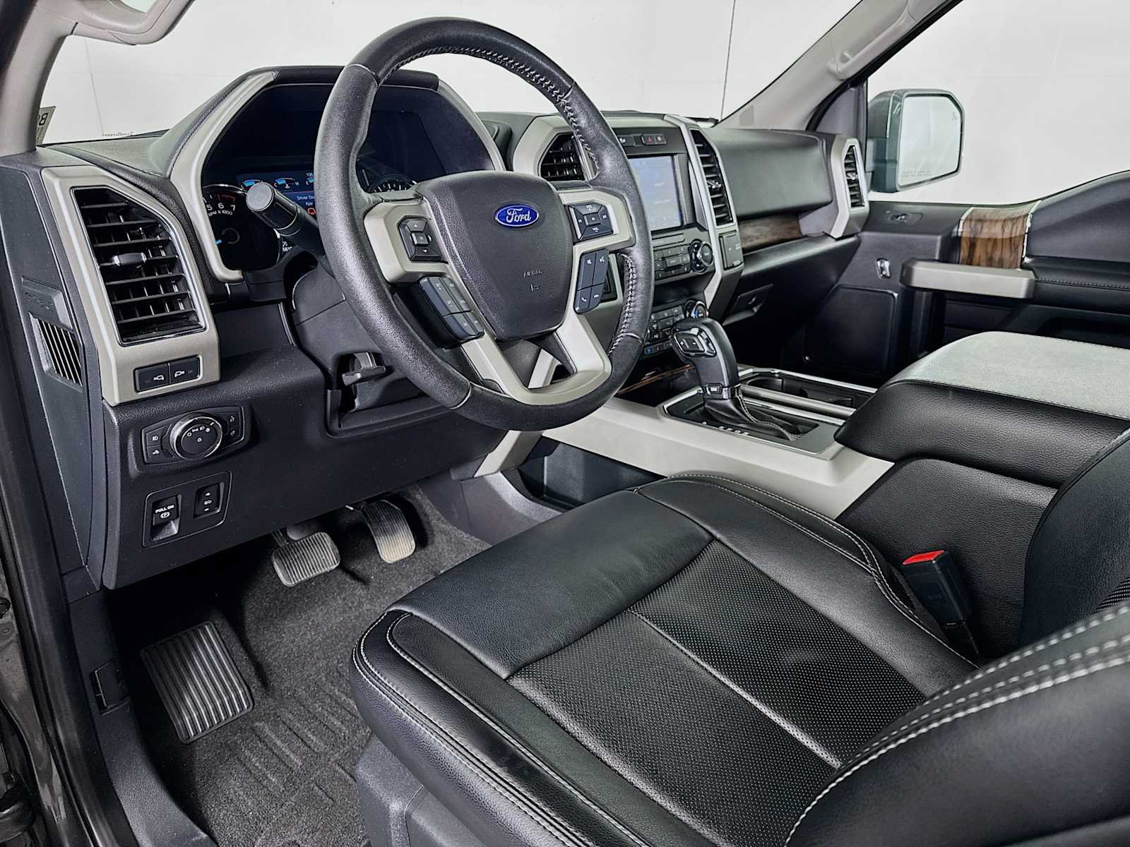 Used 2019 Ford F150 Lariat w/ Equipment Group 501A Mid AWD/4WD image 9