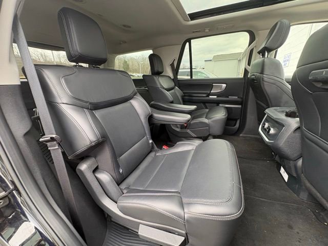 Used 2025 Ford Expedition Platinum image 33