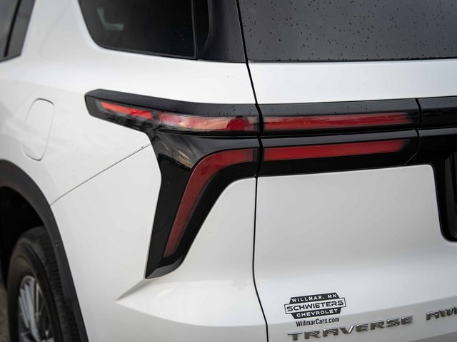 Used 2025 Chevrolet Traverse LT image 9
