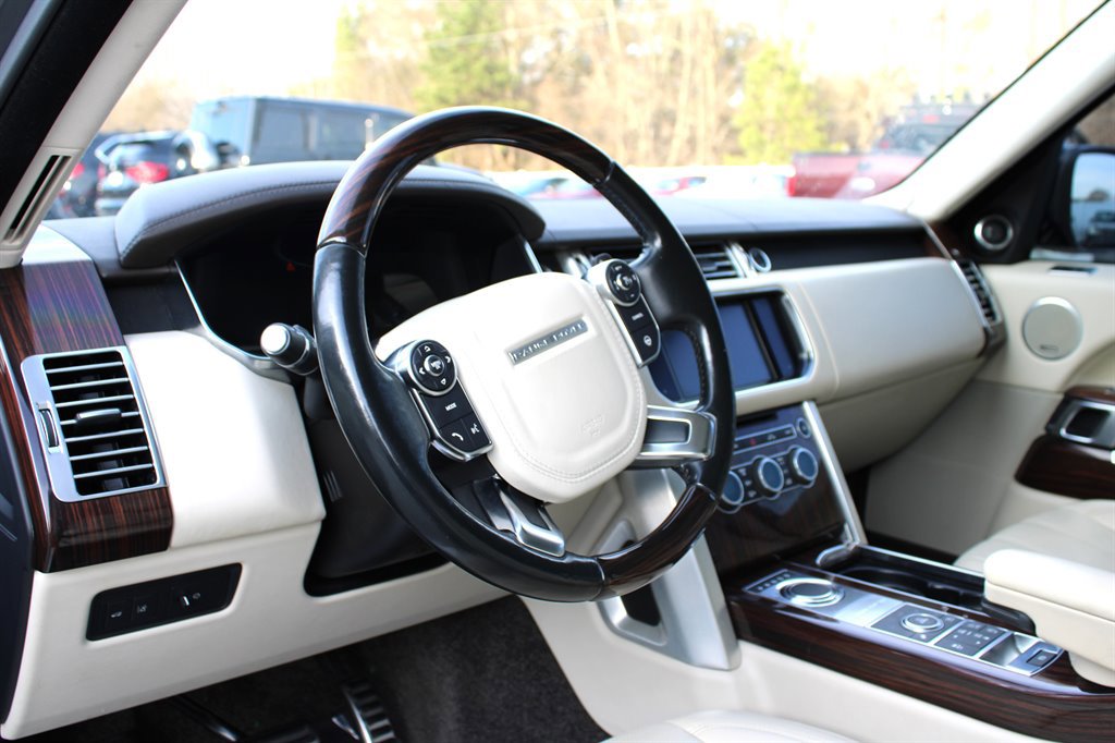 Used 2016 Land Rover Range Rover HSE image 15