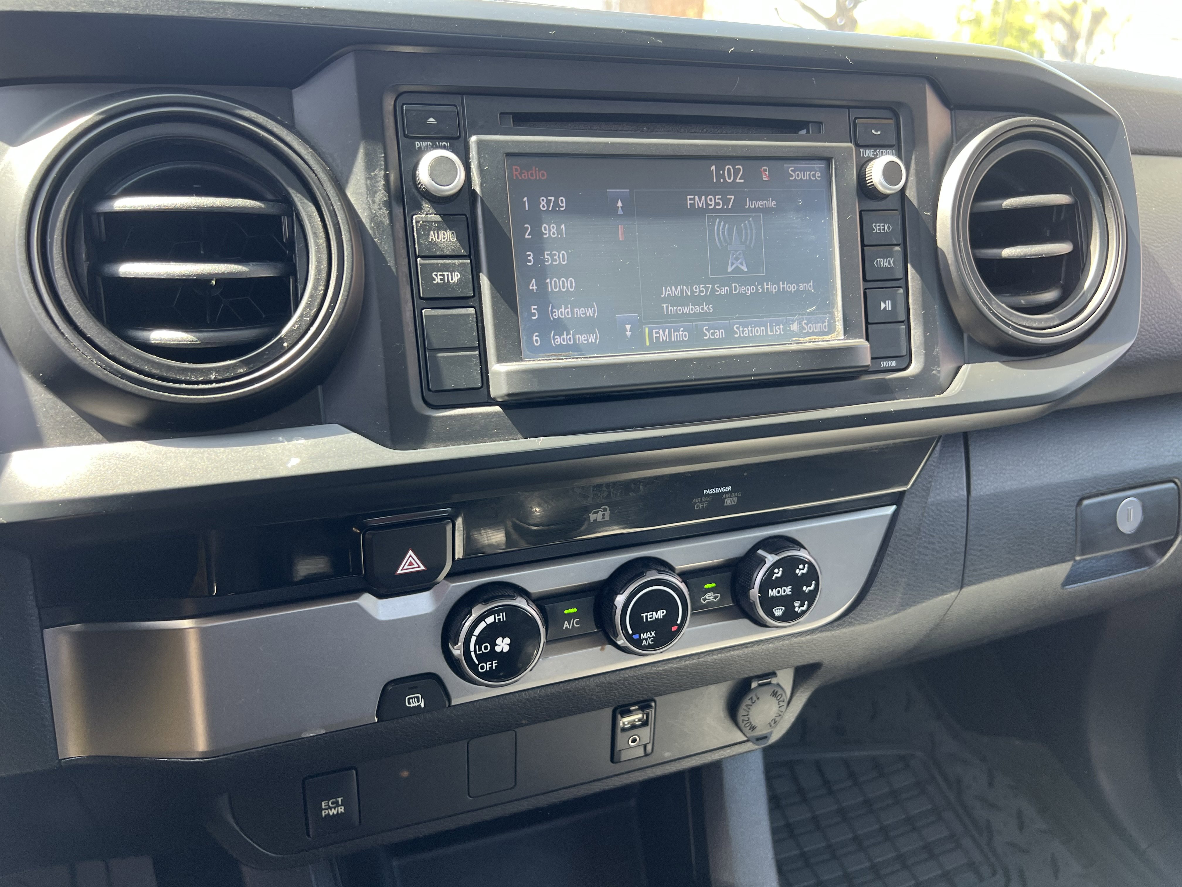 Used 2016 Toyota Tacoma SR RWD image 19