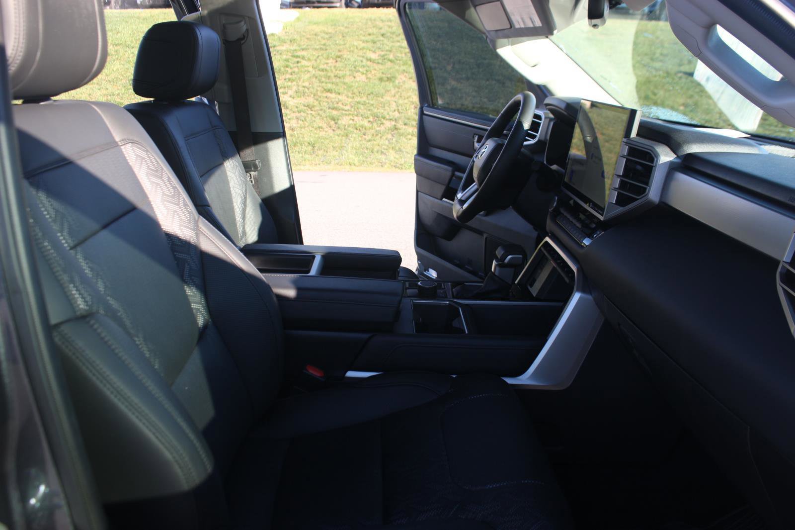 Used 2024 Toyota Tundra Limited w/ Power Package image 39