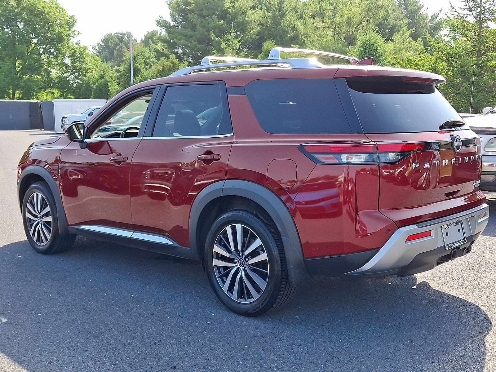 Certified 2022 Nissan Pathfinder Platinum w/ Cargo Package AWD/4WD image 4