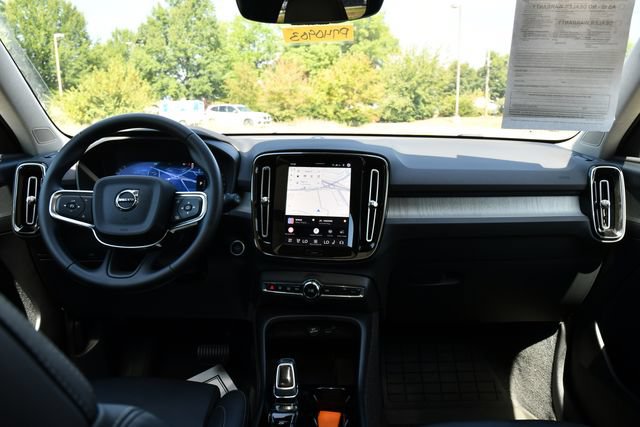 Certified 2026 Volvo XC40 B5 Plus AWD/4WD image 21