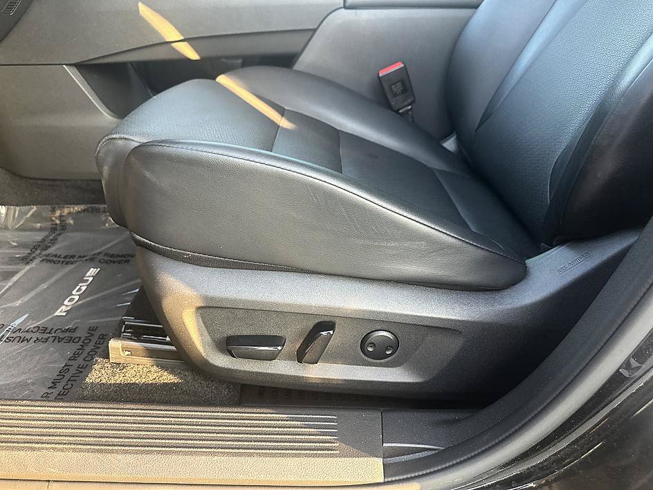 Certified 2023 Nissan Rogue SV w/ SV Premium B Package FWD image 14